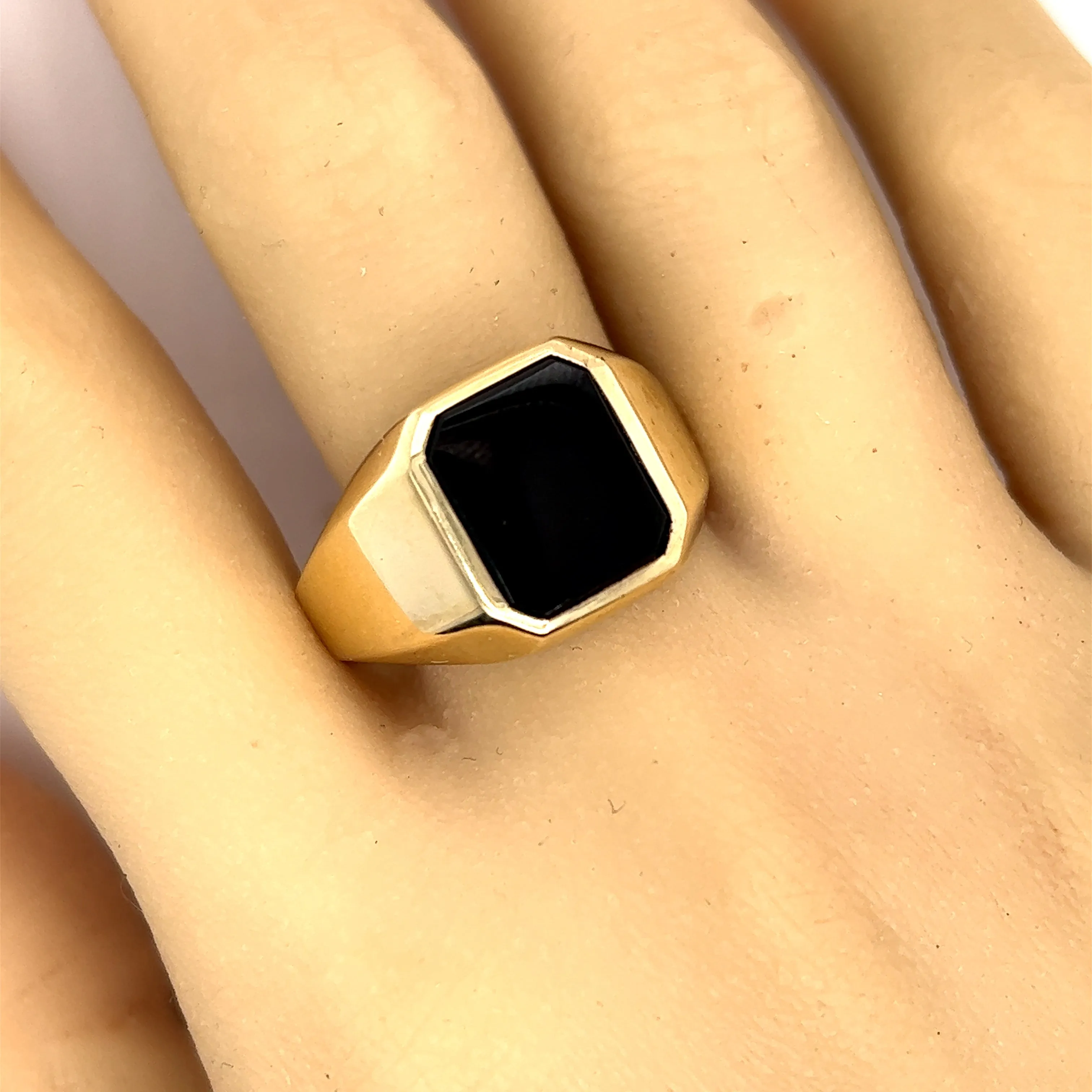 9ct Yellow Gold Onyx Signet Ring