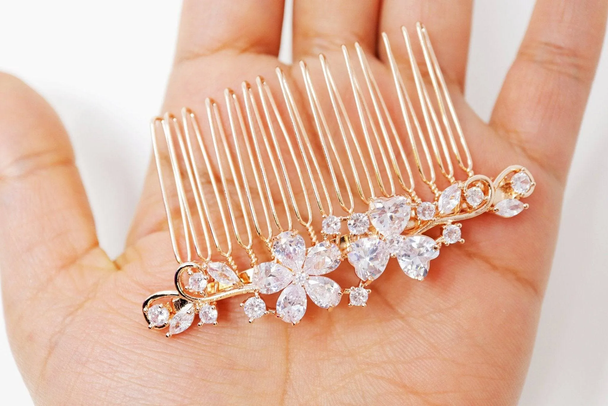 Cubic Zirconia Minimalist Diamond Floral leaves Bridal Hair Comb, Bridal Hair Accessories, Wedding Hair Accessory, Bridal Hair Comb.