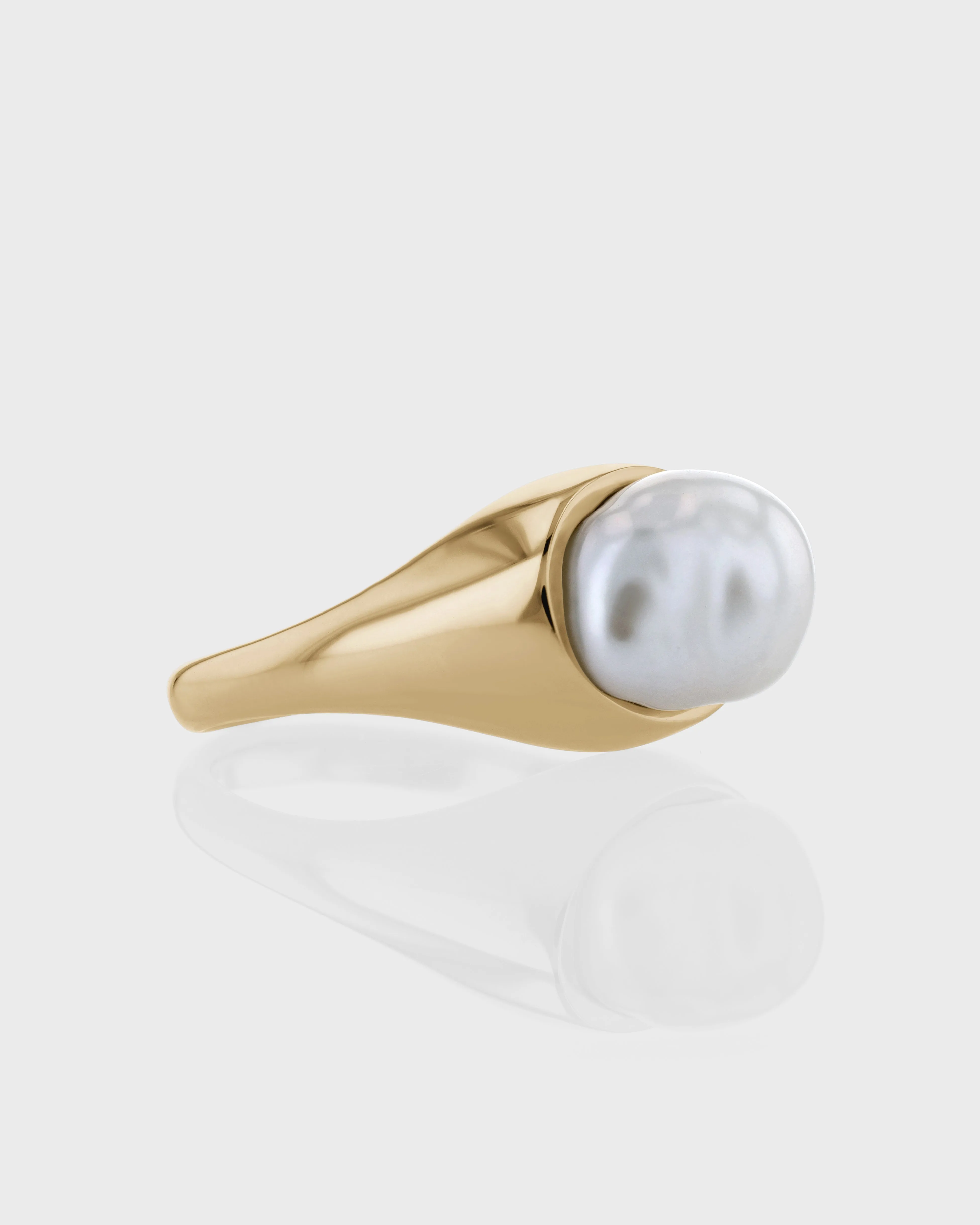 Venus Pearl Signet